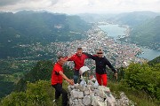 01 Sul selvaggio Corno Regismondo (1253 m), panoramico su Lecco